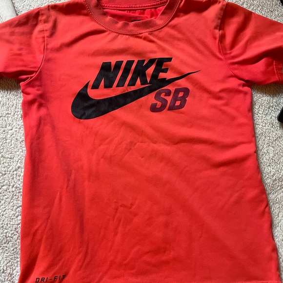 boys orange nike tshirt - Picture 1 of 5